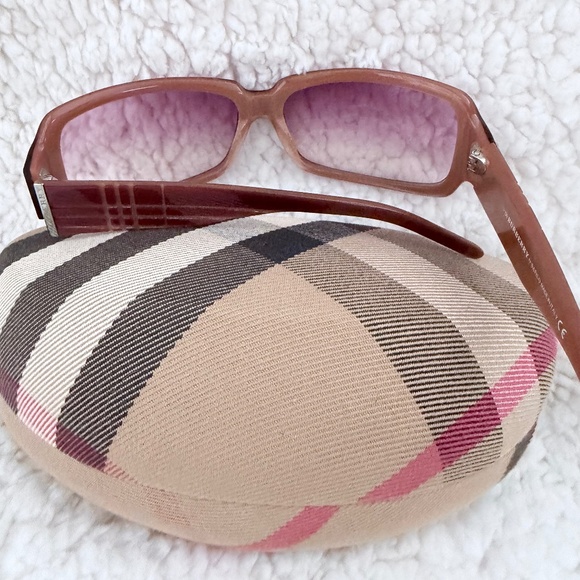 Burberry Vintage Nova Check Embossed 130 Sunglasses + Case main image 13